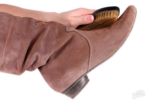 Pantofi din piele de căprioară