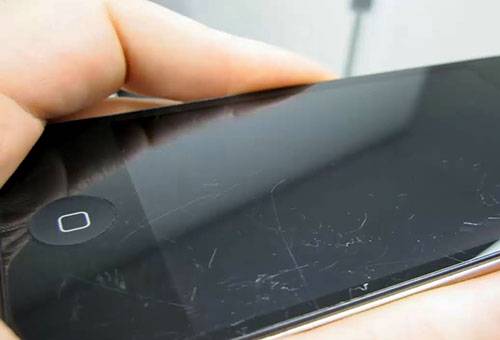 Zgârieturile ecranului smartphone-ului