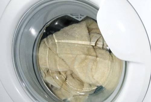 Spălarea unui strat vechi de blană într-o mașină de spălat