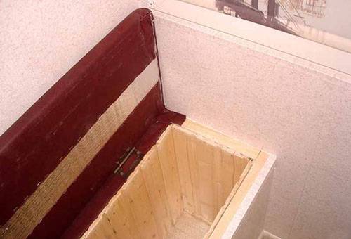 pivniță de casă de pe balcon