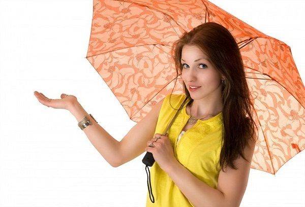 Fată cu umbrelă