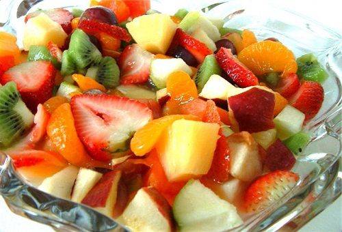 salată de fructe