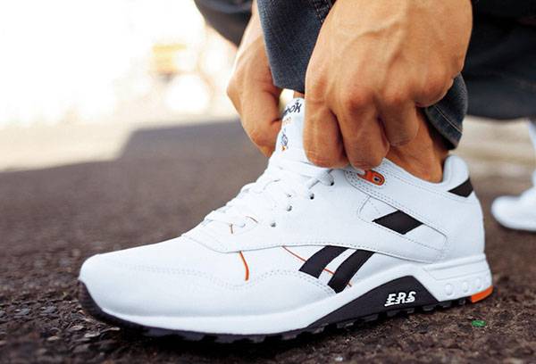 Adidași din piele