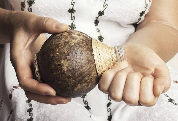 Folosind ulei de nucă de cocos
