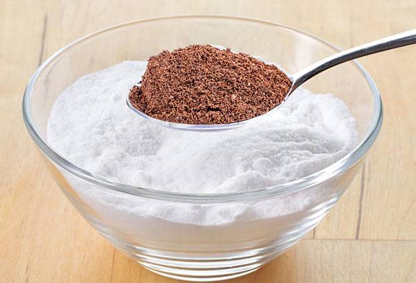 Soda și cafea măcinată