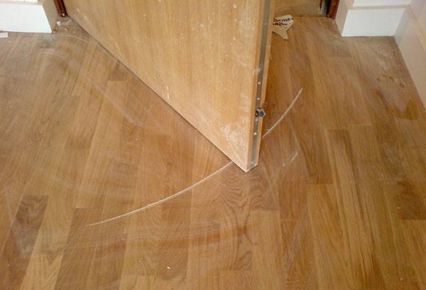 Zgârietură de ușă laminată