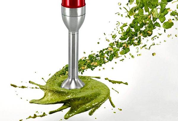 Masina cu blenderul de mana