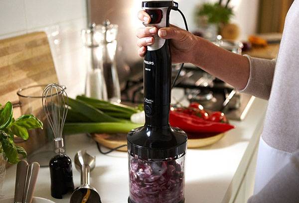 Tăiați ceapa cu un blender