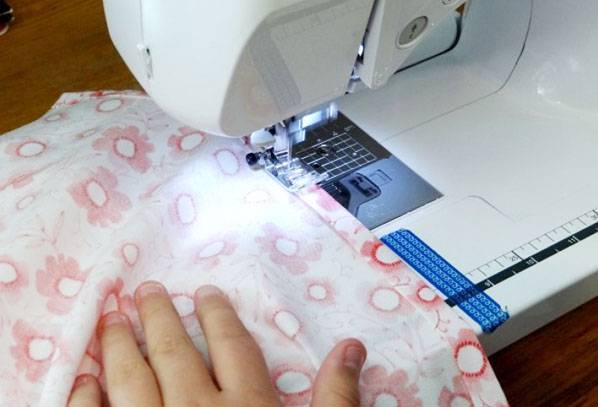 Coaserea unei huse pentru saltele