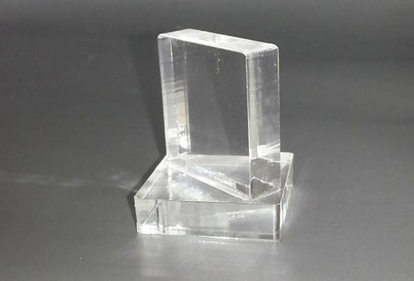 Piese din plexiglas