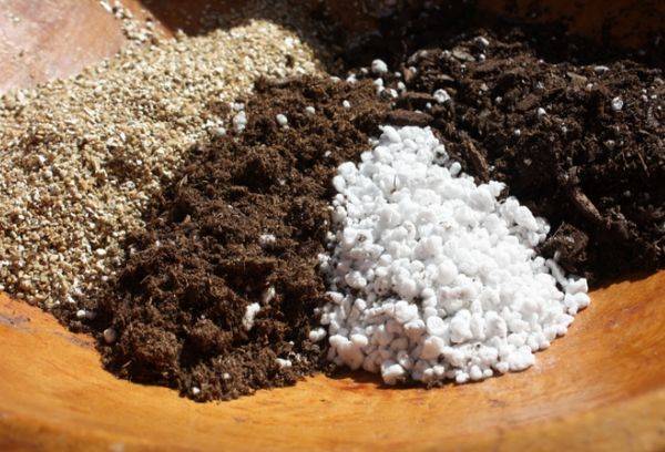 Amestec de minerale măcinate pentru plante