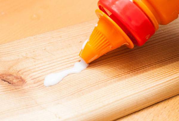 Folosind PVA Glue