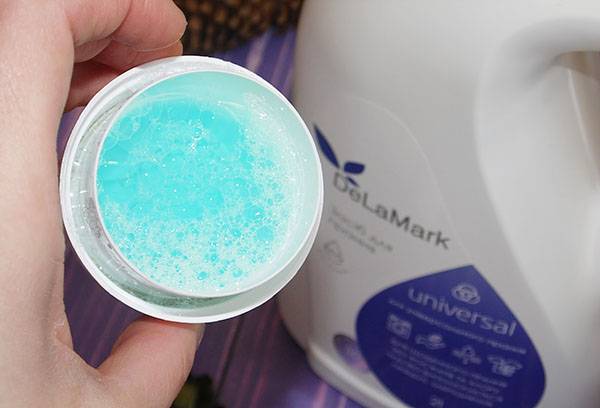Detergent de rufe lichide