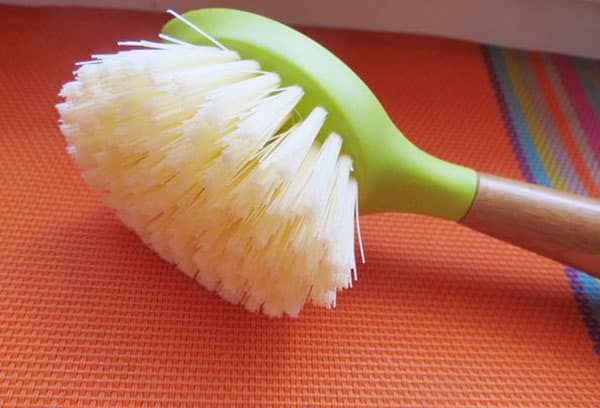 Perie de plastic tare