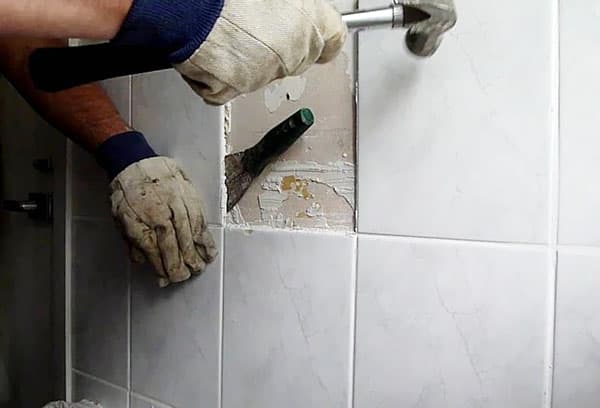 Demontarea plăcilor de pe un perete de gips-carton
