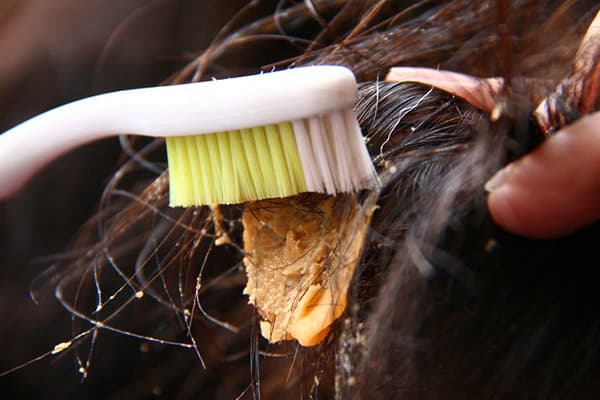 O bucată de slime în păr