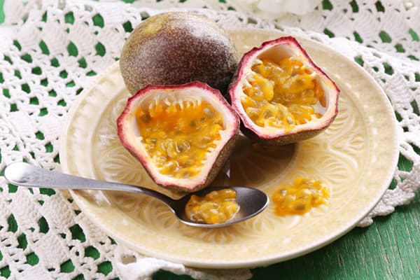 Fructul pasiunii pe o farfurie
