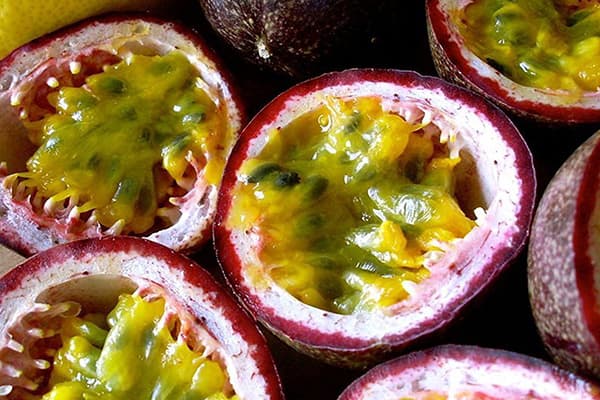 Fructe de pasiune feliate