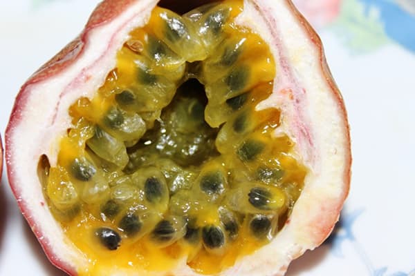 Jumătate de fructe de pasiune