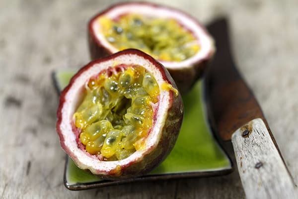 Fructe de pasiune feliate