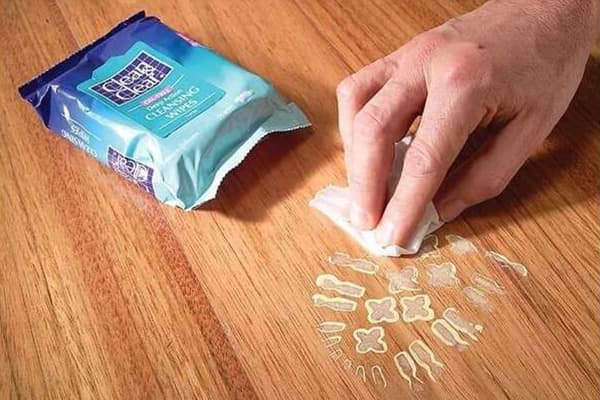 Amprenta cizmei pe linoleum