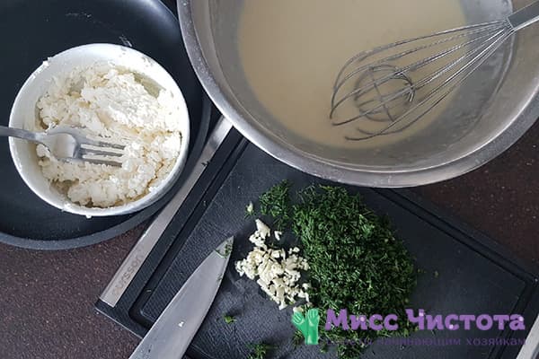 Plante tocate, usturoi și piure de brânză feta