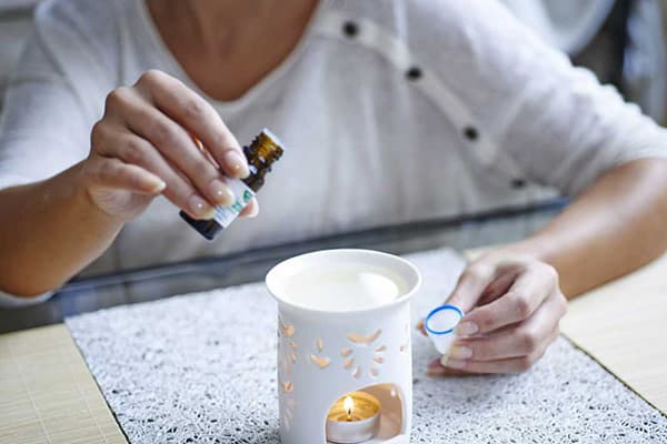 Aromalampa și ulei esențial