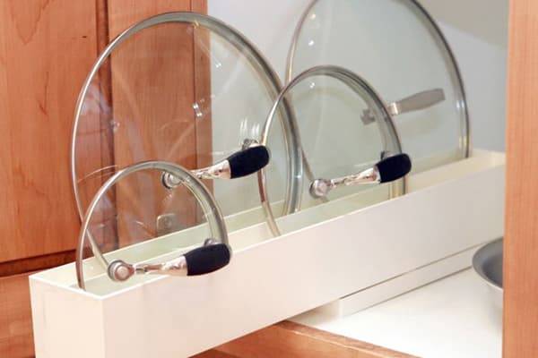 Modulul de depozitare a capacului retractabil în bucătărie