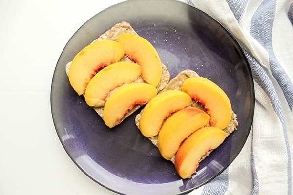 Sandwich-uri cu Urbec și Piersic