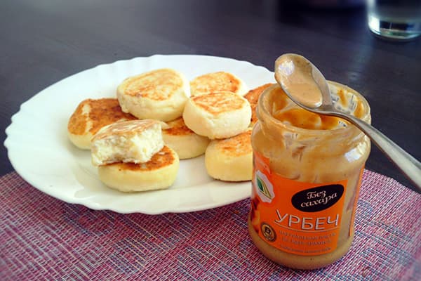 Syrniki mici cu urbec