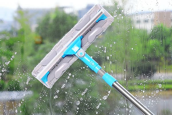 Ștergător telescopic