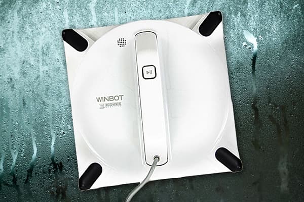 Robot de curățare a geamurilor WINBOT