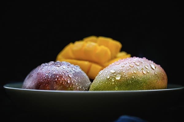 Mango pe un platou