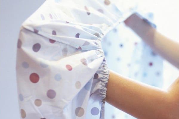 Plierea unei foi cu o bandă elastică