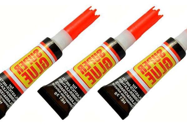 superglue în tuburi