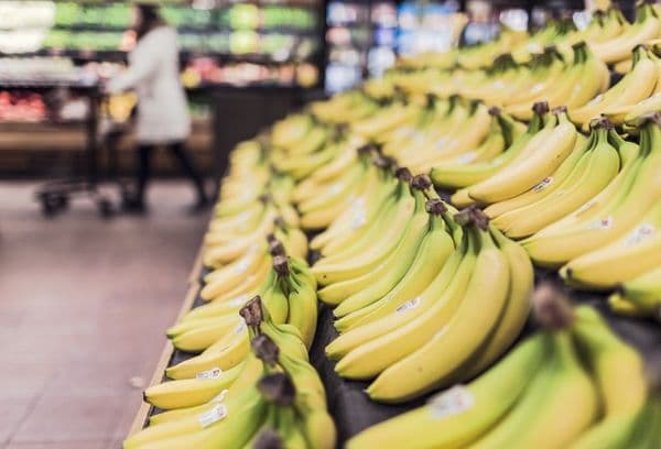 Banane pe fereastră
