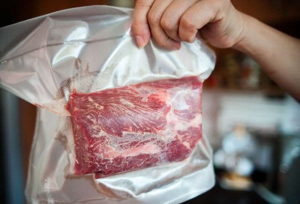 Carne ambalată în vid