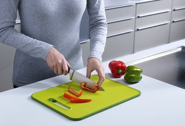Tăiați piperul pe tablă