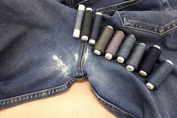 Filet în blugi de culoare