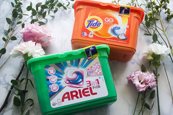 Capsule de rufe Tide și Ariel