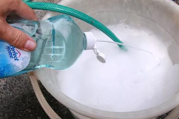 Detergent spumant pentru vase