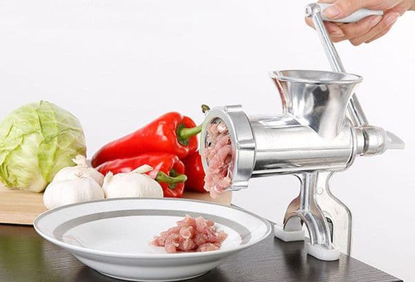 Asamblăm o mașină de tocat carne și mecanică electrică