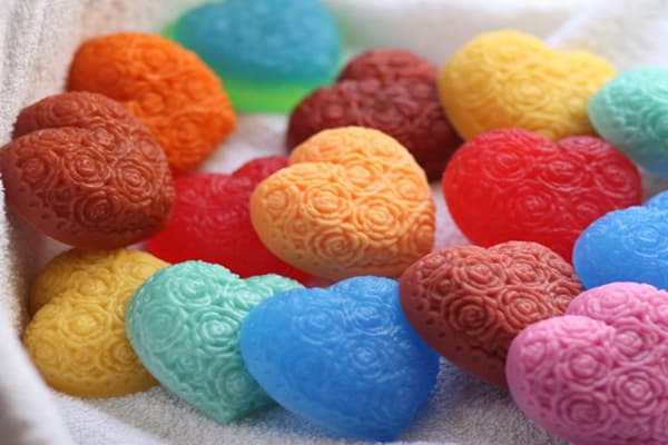 Săpun multi-colorat manual