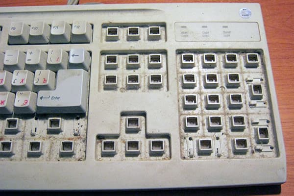 Tastatură dezasamblată