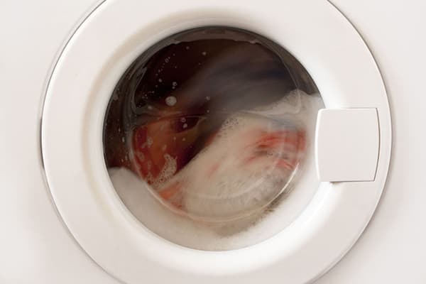 Spălarea perdelelor într-o mașină de scris