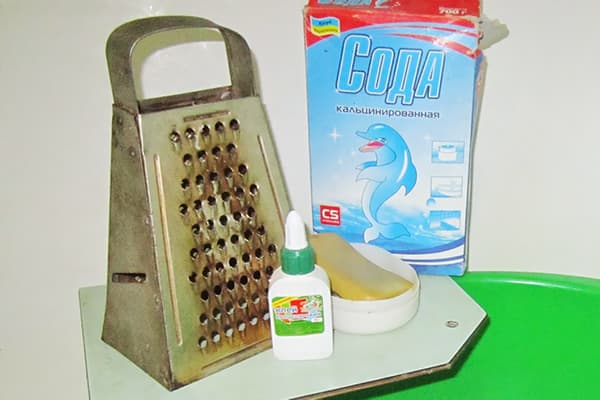 Adeziv, cenușă de sodă și săpun