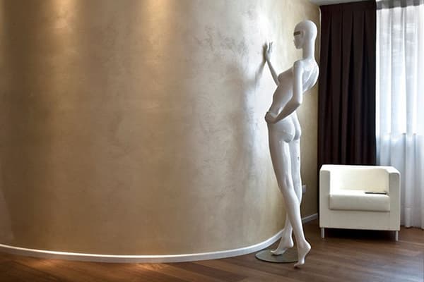 Sculptura de perete cu stuc decorativ
