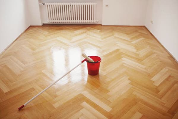 Curățarea podelelor după reparație