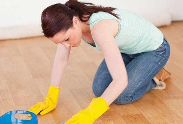 Curățarea podelei laminate