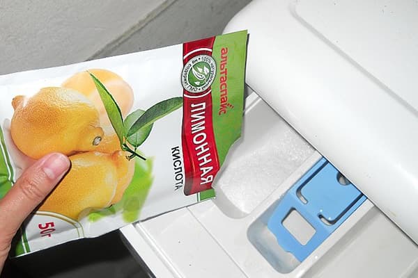 Adăugarea de acid citric la mașina de spălat